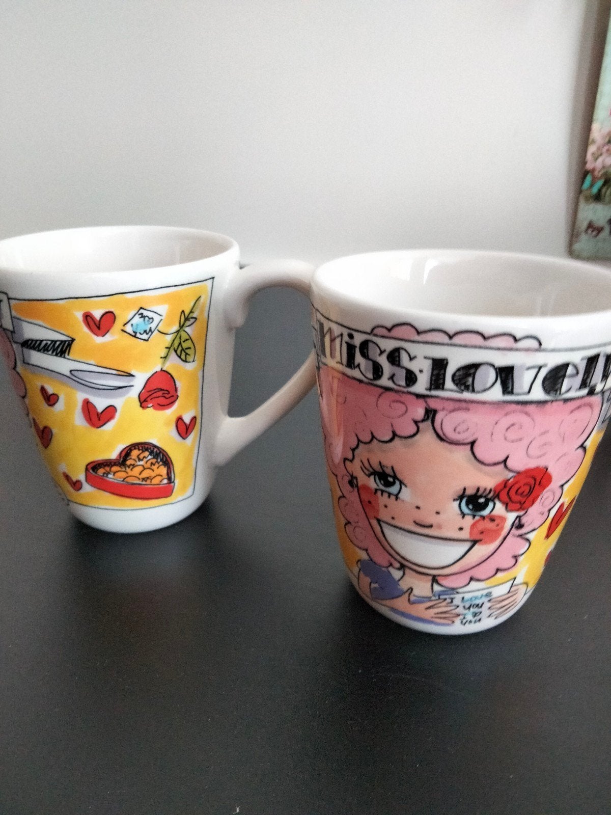 Twee Miss Lovely mokken ZGAN, Huis en Inrichting, Keuken | Servies, Ophalen of Verzenden, Zo goed als nieuw, Overige stijlen, Kop(pen) en/of Schotel(s)