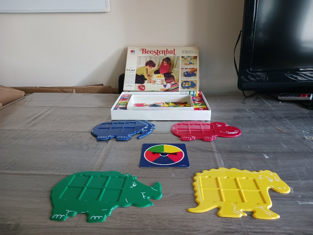 Beestenbal 1975 van MB, Hobby en Vrije tijd, Gezelschapsspellen | Bordspellen, Een of twee spelers, Ophalen of Verzenden, Zo goed als nieuw