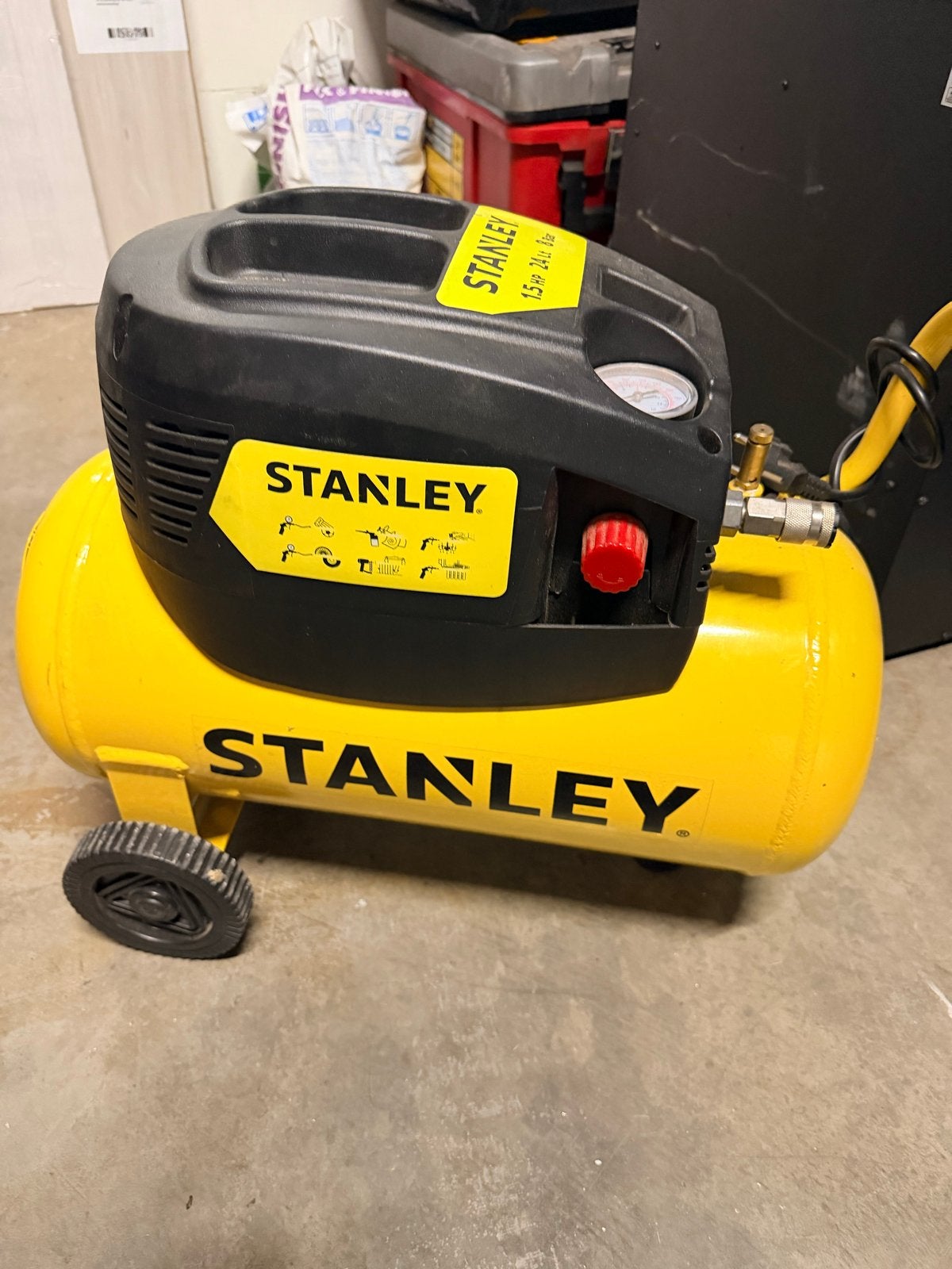 Stanley Luchtcompressor 1.5 PK, 24L, 8 Bar, Doe-het-zelf en Verbouw, Ophalen, Gebruikt, 6 tot 10 bar, Minder dan 200 liter/min
