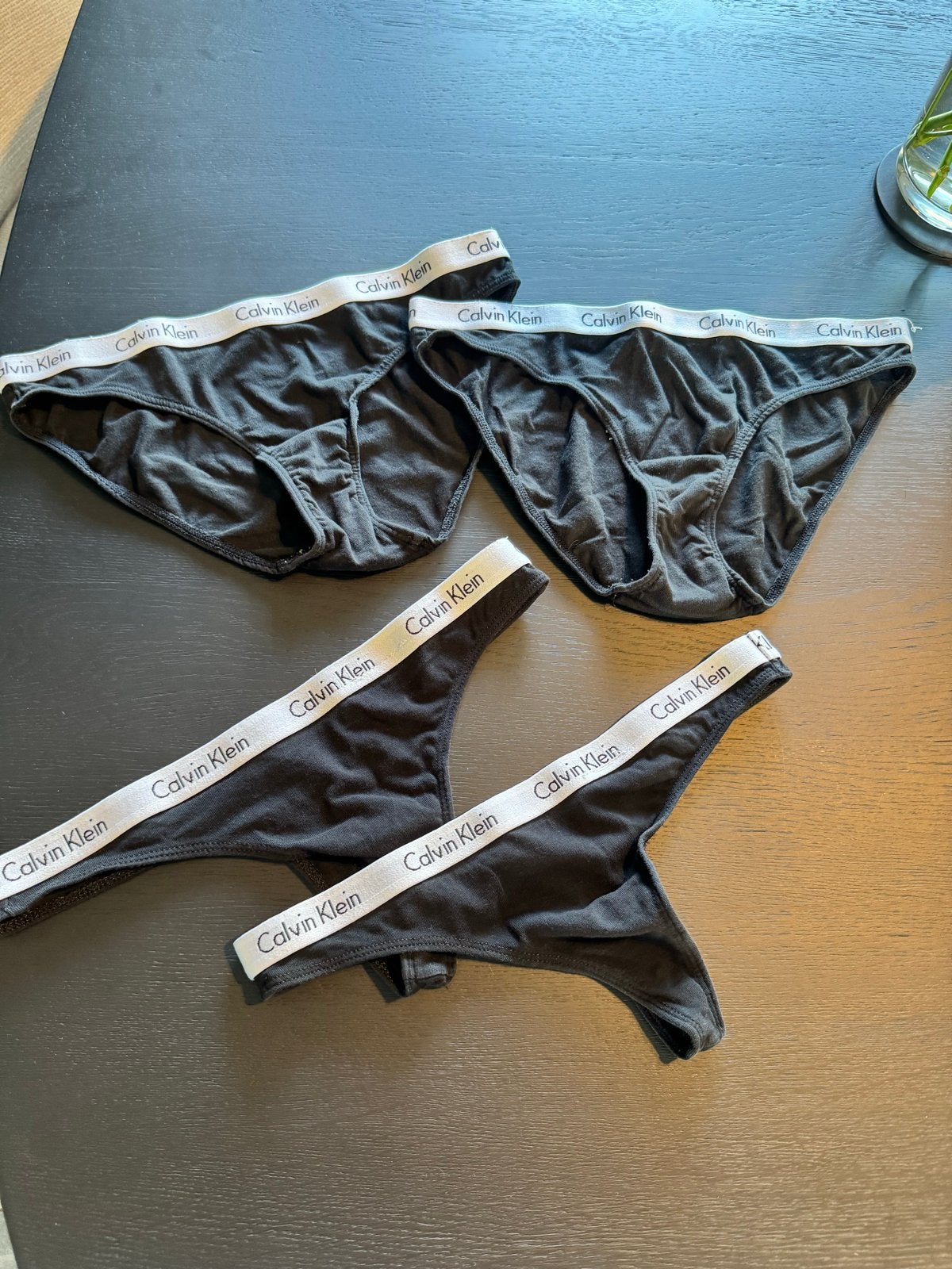Calvin Klein ondergoed: 2 strings en 2 slips - XS, Ophalen of Verzenden, Zwart, String