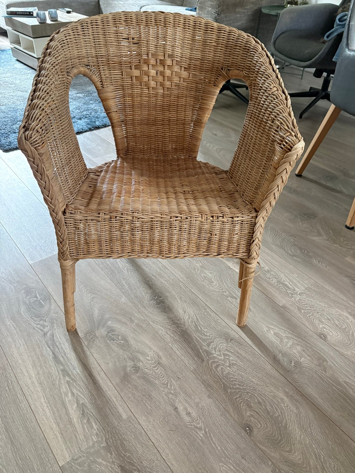 Rotan stoel met armleuningen, Huis en Inrichting, Stoelen, Ophalen, Gebruikt, Overige kleuren, Riet of Rotan