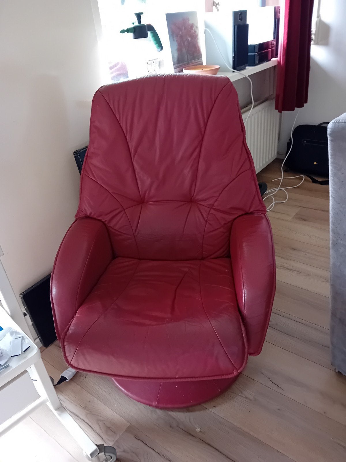 Comfortabele rode leren fauteuil, Ophalen, Modern, Comfortabel, Gebruikt, 75 tot 100 cm