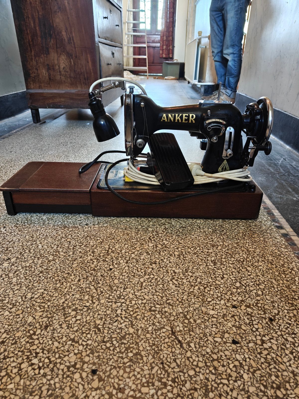 Anker naaimachine, Ophalen