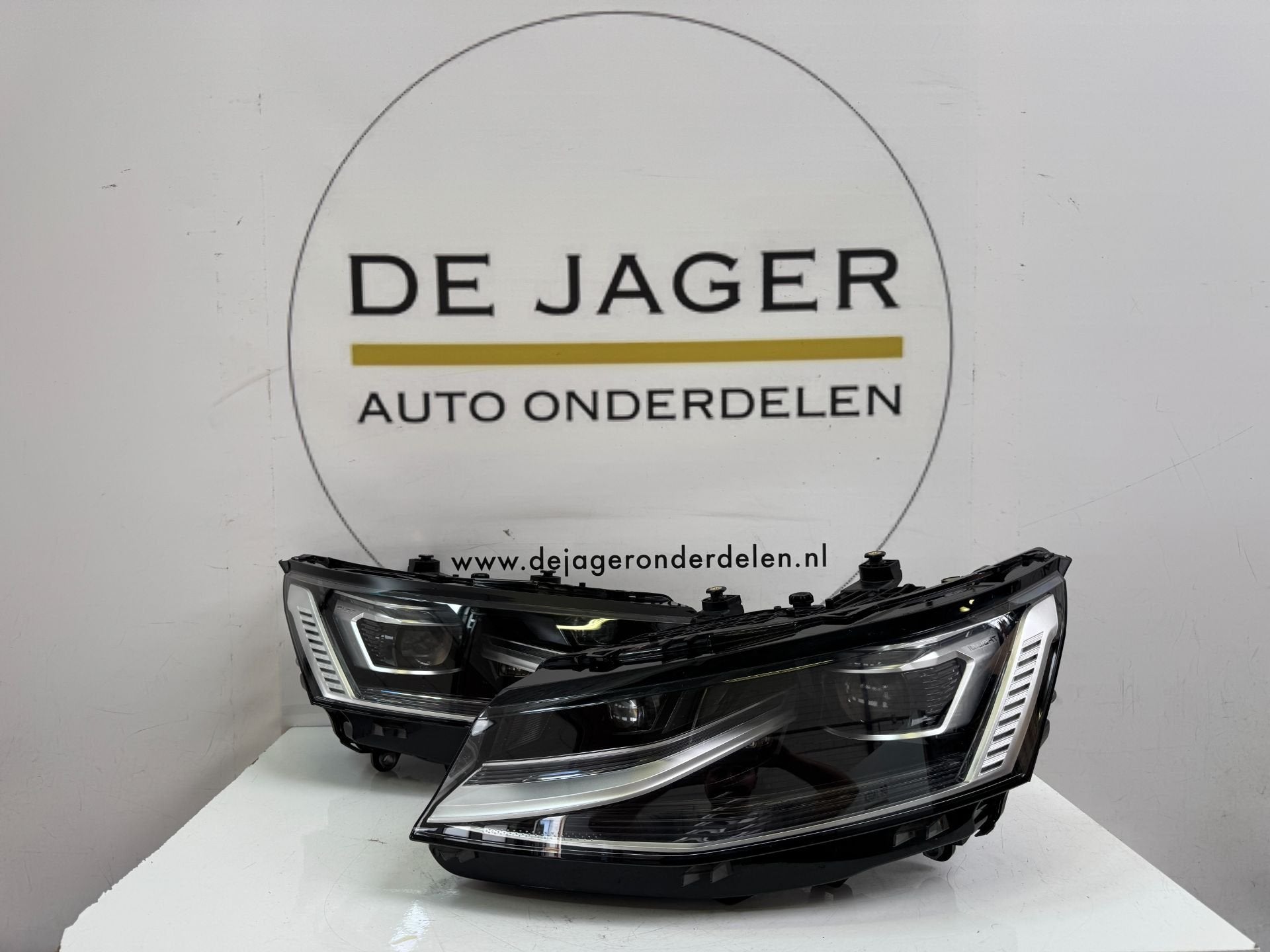 VW TRANSPORTER T7 VOL LED IQ LIGHT KOPLAMP LINKS 7T1941082E, Gebruikt, Volkswagen, Volkswagen AG, Berliner Ring 2
38440  Wolfsburg, DE