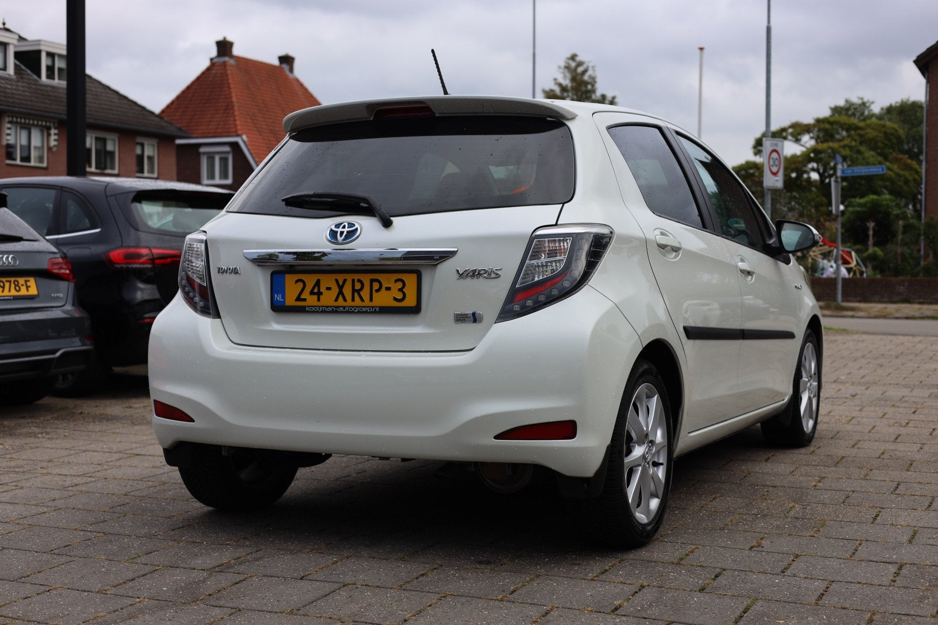 Toyota Yaris 1.5 FULL HYBRID DYNAMIC I CAMERA I NAVI I NL AU, Auto's, Euro 5, 1497 cc, Gebruikt, 4 cilinders