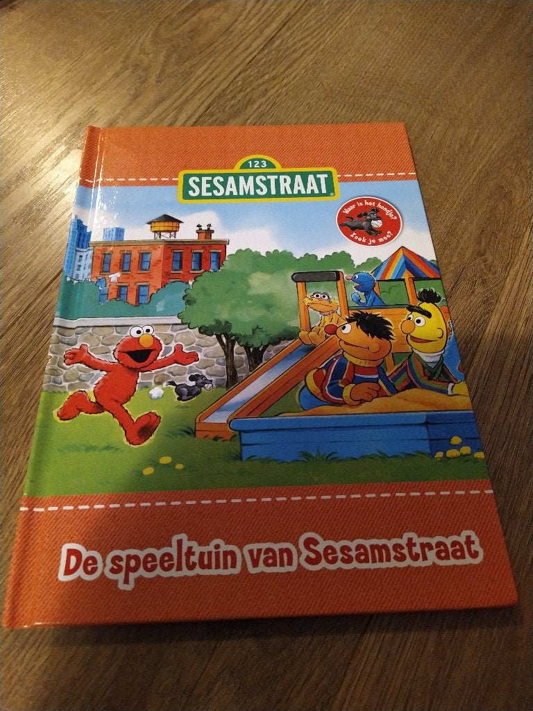 Sesamstraat - de speeltuin van Sesamstraat - ZGAN, Ophalen of Verzenden, Zo goed als nieuw, Fictie algemeen