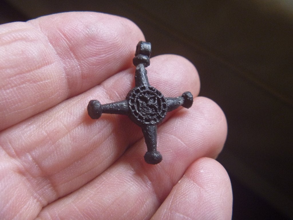 Bodemvondst.Pelgrimsinsigne.Malthezer kruis.Hanger.Vondst, Antiek en Kunst, Ophalen of Verzenden