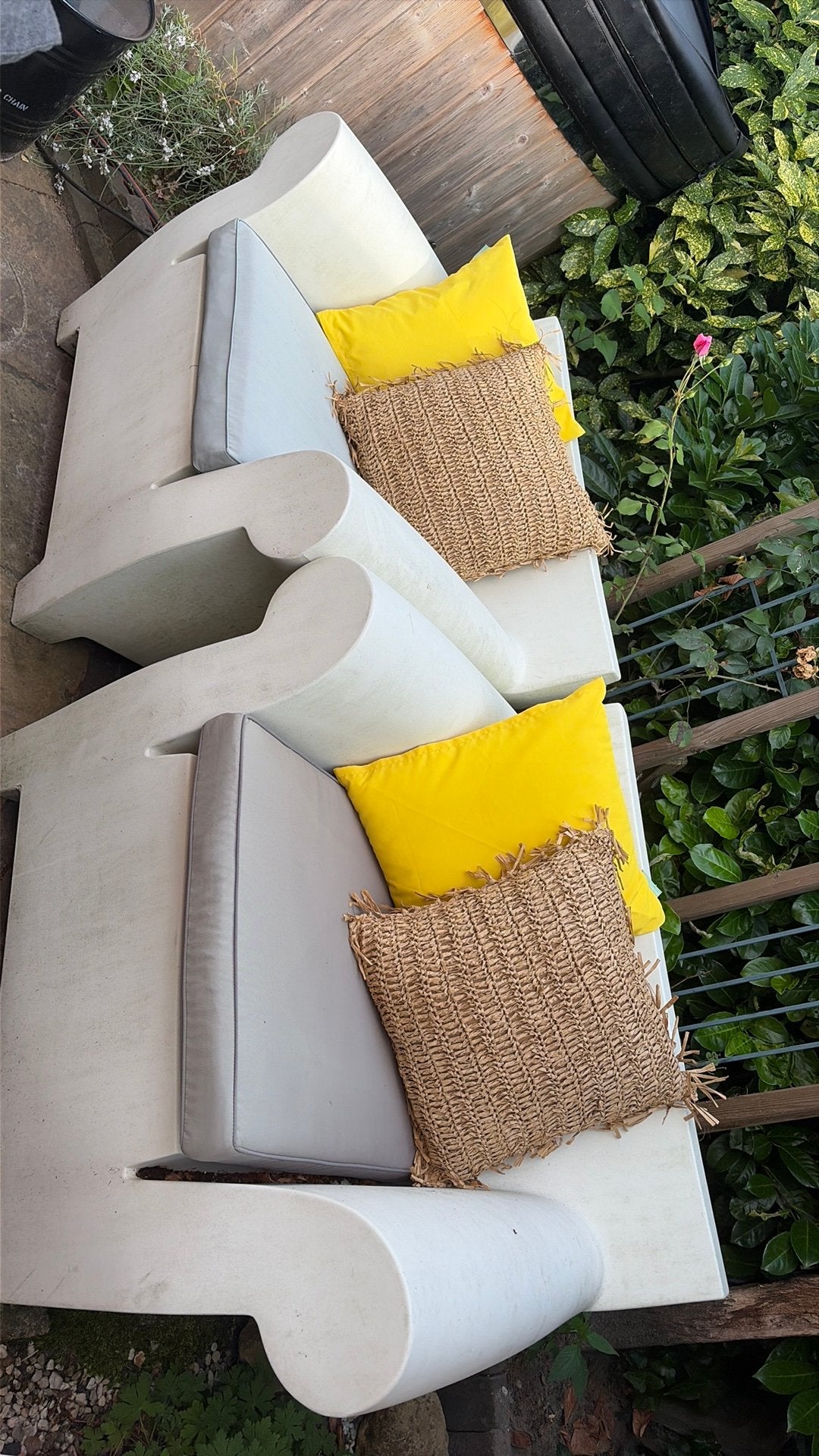 2 prachtige philippe starck stoelen wit, Overige materialen, Zo goed als nieuw, 15 m² of meer, Ophalen