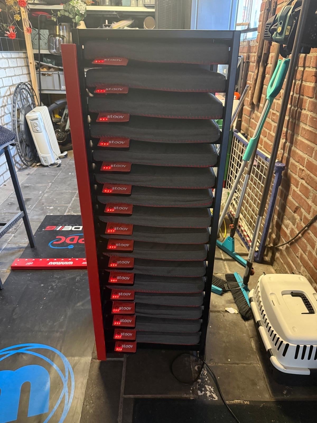 Stoov kussen display met 32Stoov kussens, Huis en Inrichting, Woonaccessoires | Kussens, Ophalen, Gebruikt