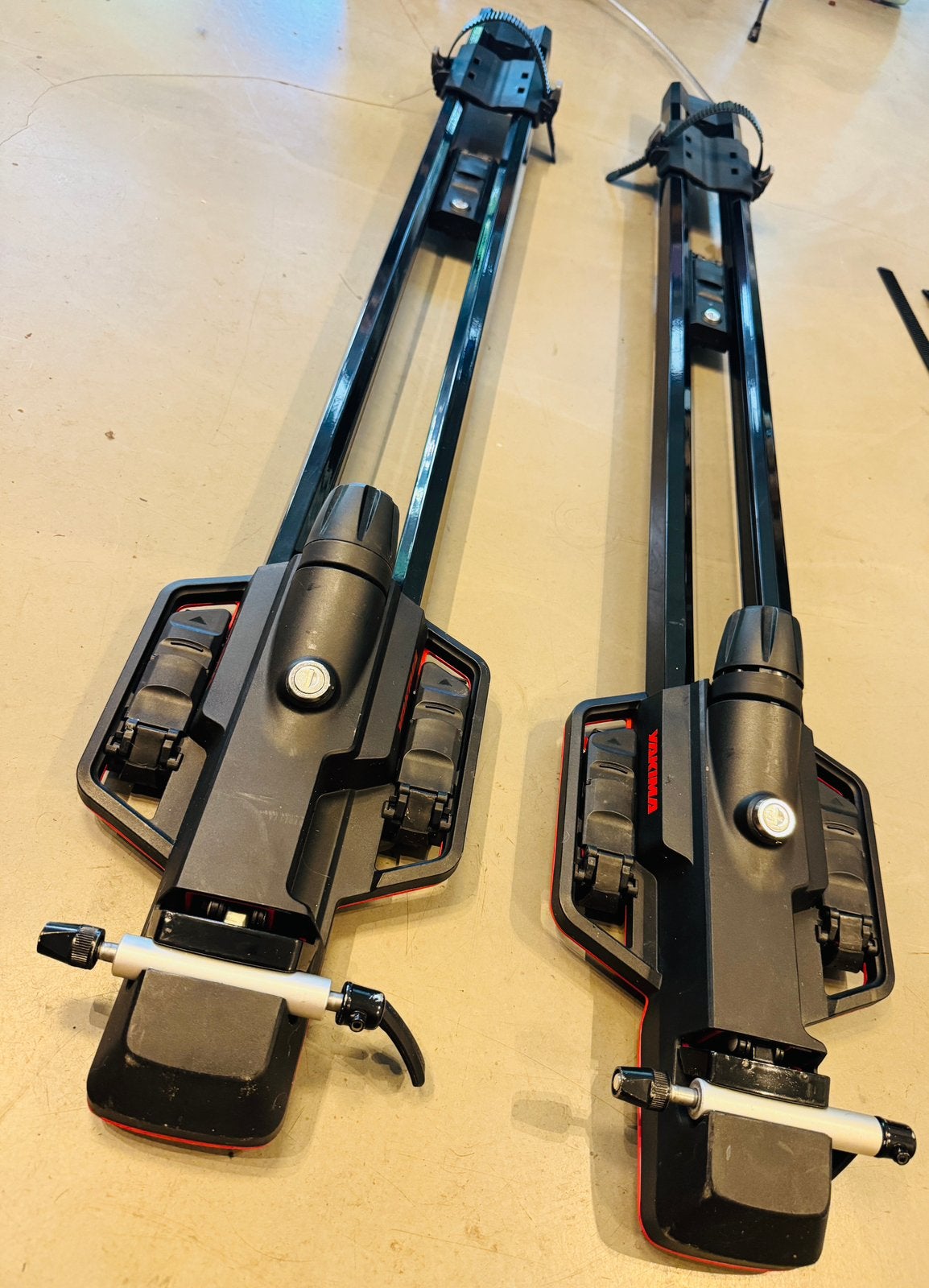 Yakima HighSpeed dakfietsdragers - set van 2 incl. 6x sloten, Ophalen, Gebruikt, Brede banden, Dakdrager