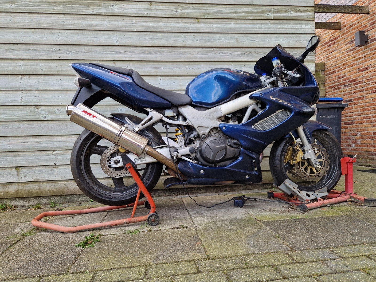 Mooie Honda VTR1000 Firestorm, Sportuitlaat, 2 cilinders, Gebruikt, Meer dan 35 kW