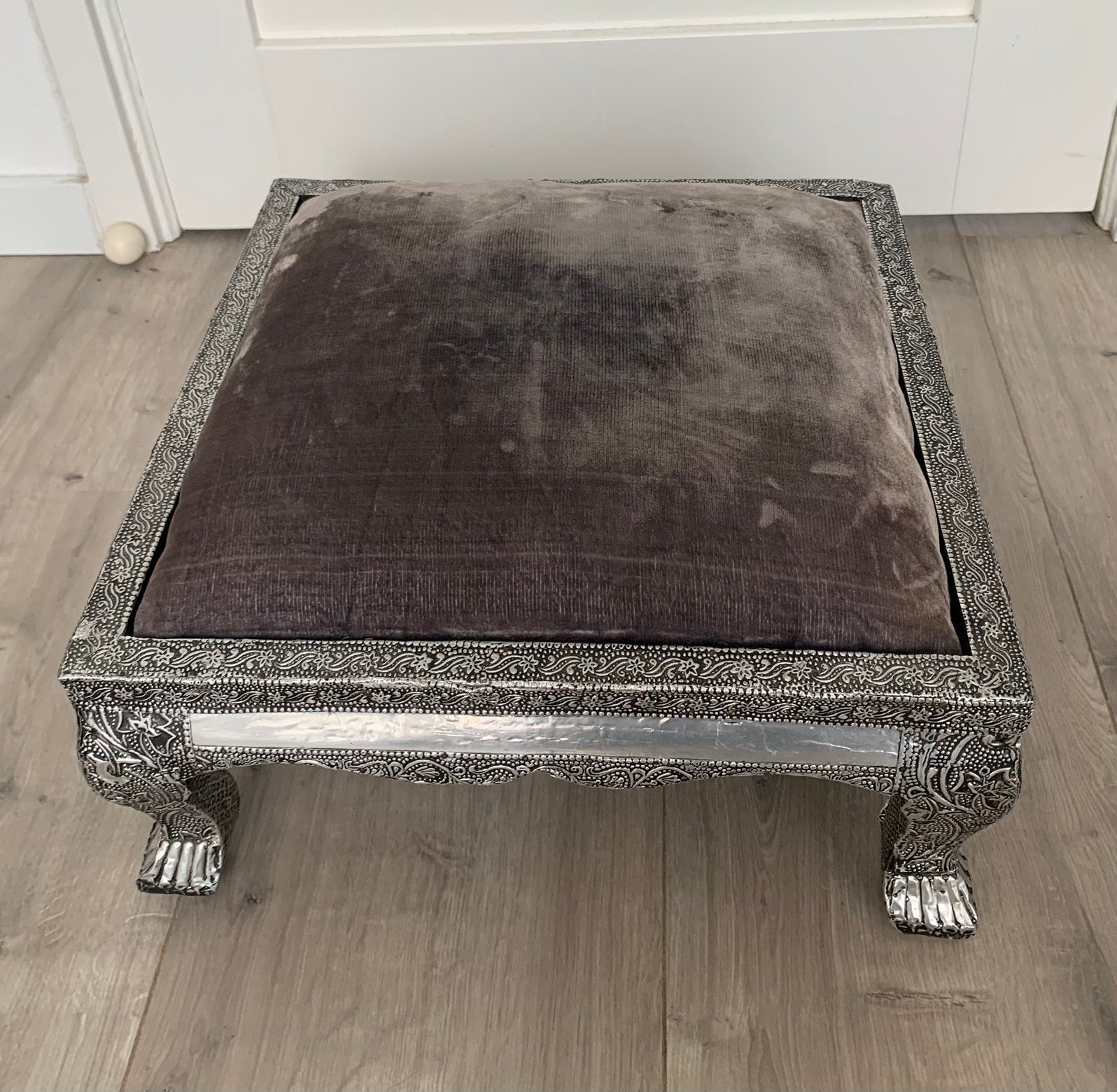 Heel leuk krukje/poef zilver met stof, Ophalen, Minder dan 50 cm, Gebruikt, Vierkant