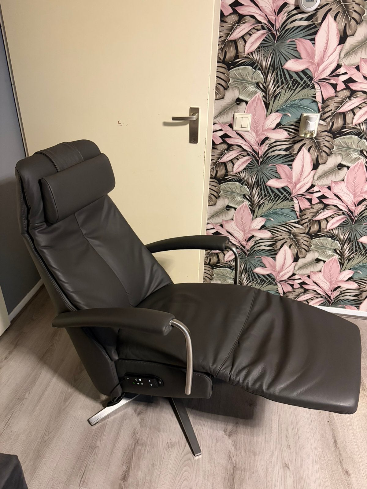 C-100 Elektrische Relax/Sta-opstoel Prominent | Touchscreen, Ophalen, Modern, comfort., 75 tot 100 cm, Zo goed als nieuw