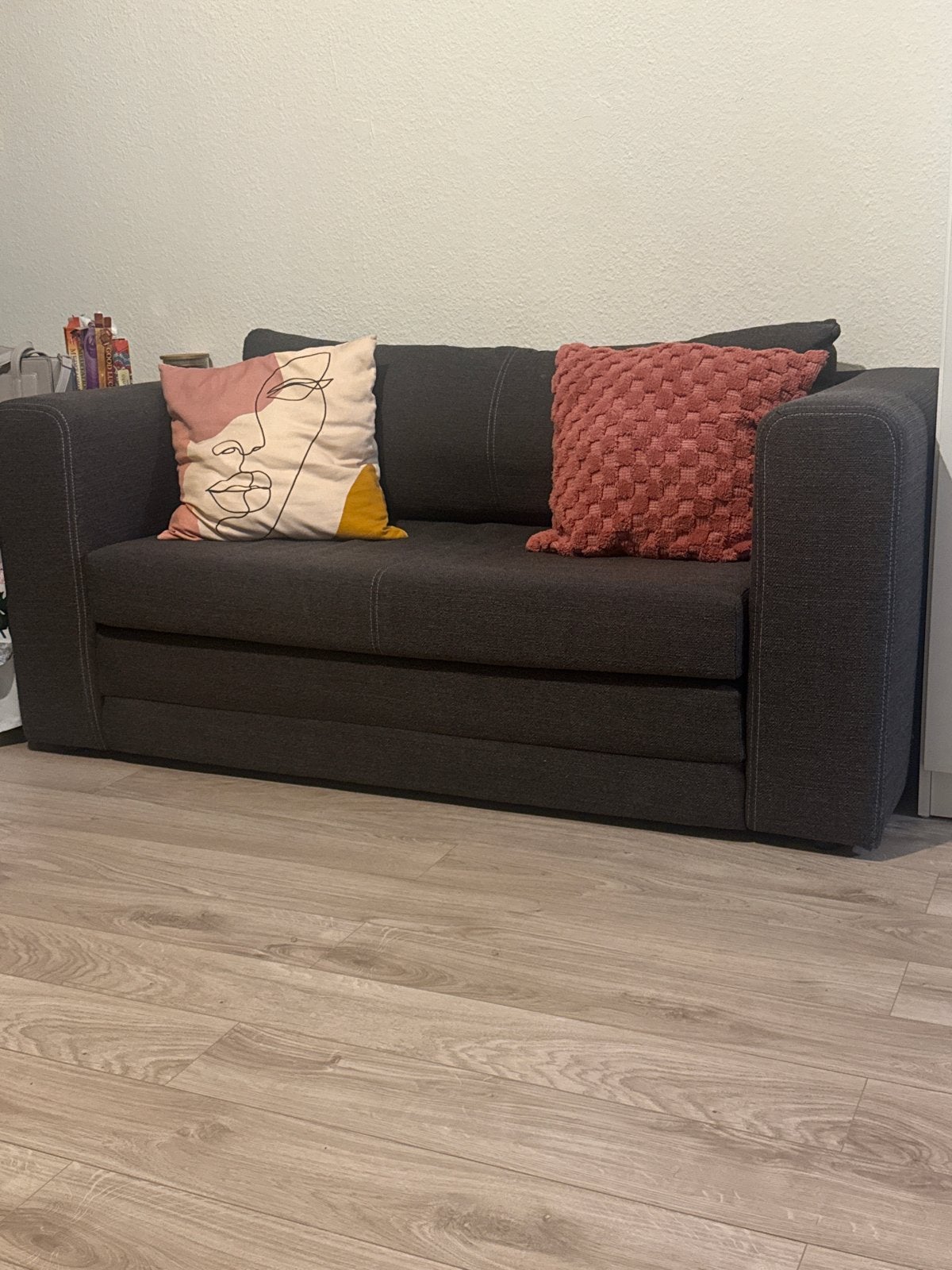 Comfortabele donkergrijze tweepersoonsbank/ sofabed, Ophalen, Gebruikt, 150 tot 200 cm, Tweepersoons