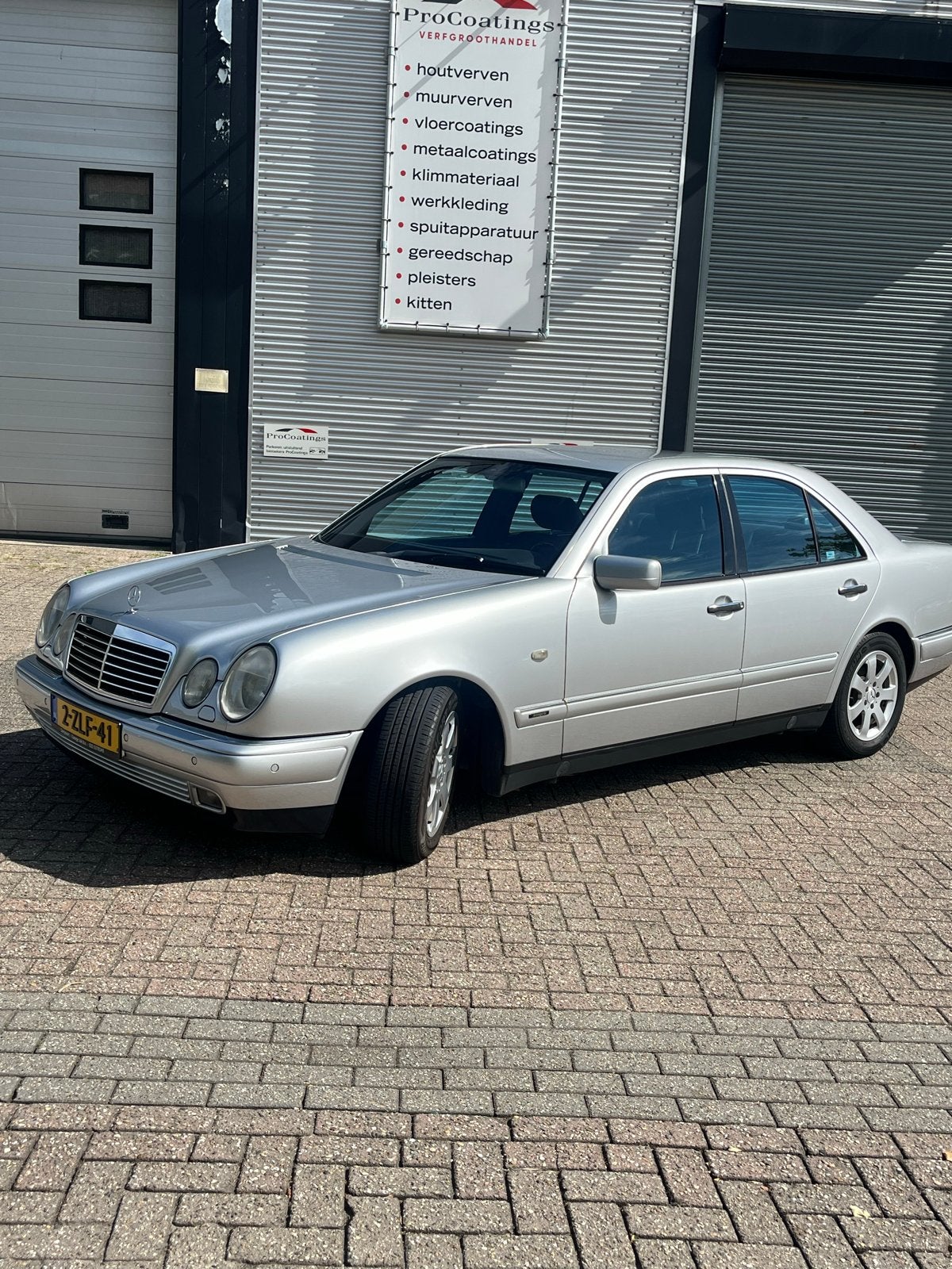 Mercedes-Benz E-Klasse 2.4 E240 Sedan Classic AUT 1998 Grijs, Automaat, Achterwielaandrijving, 10 km/l, Particulier