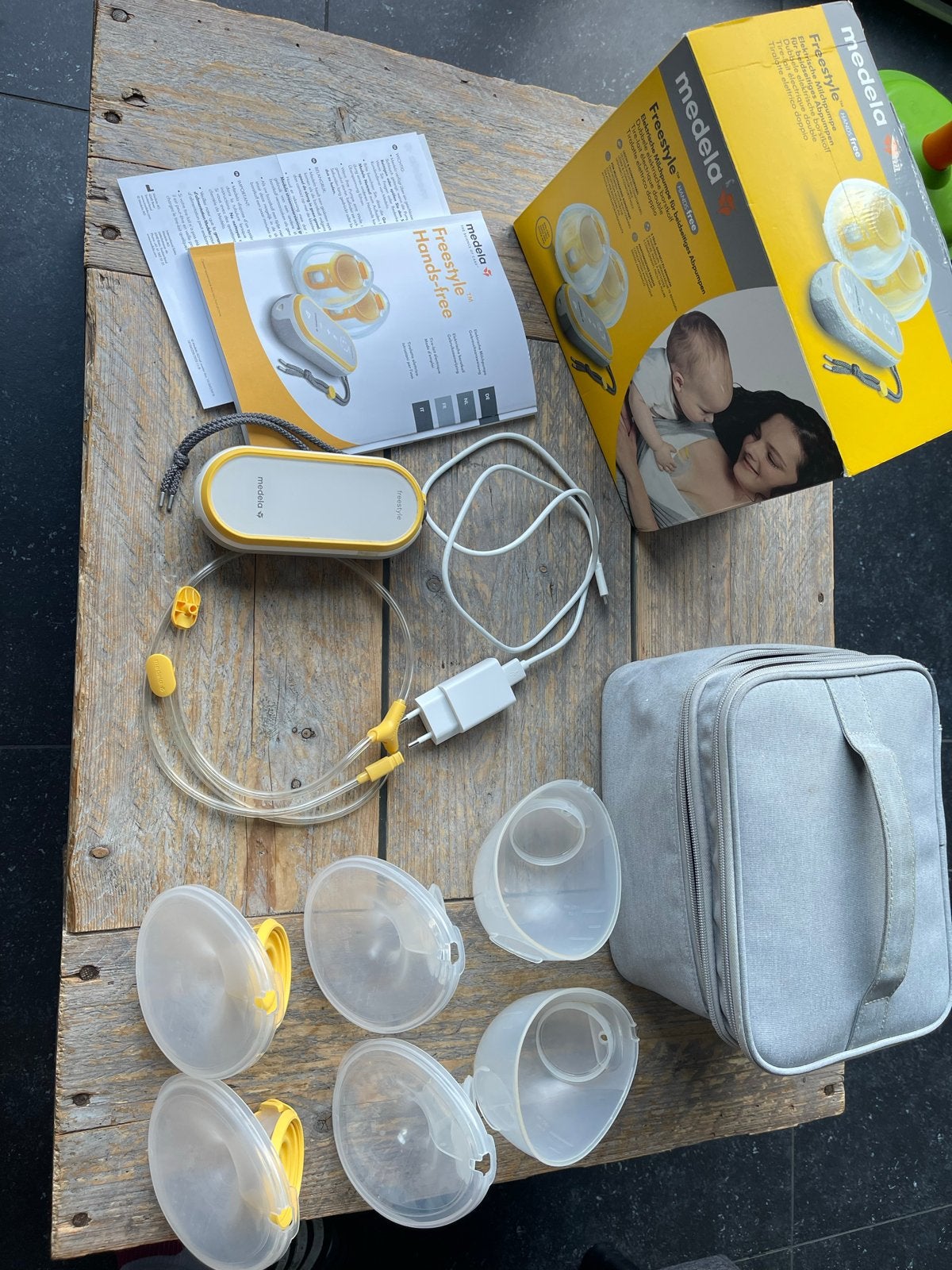 Medela Freestyle Hands-free kolf met koeltas, Kinderen en Baby's, Babyvoeding en Toebehoren, Ophalen of Verzenden, Zo goed als nieuw
