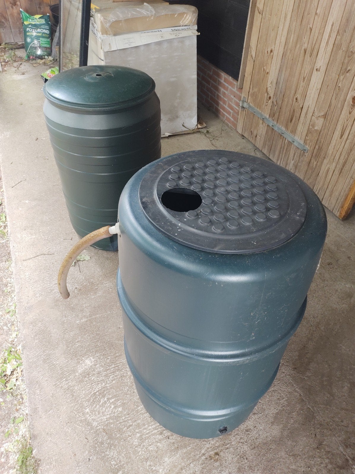Grote regenton twee stuks, Tuin en Terras, Regentonnen, 150 liter of meer, Ophalen, Gebruikt