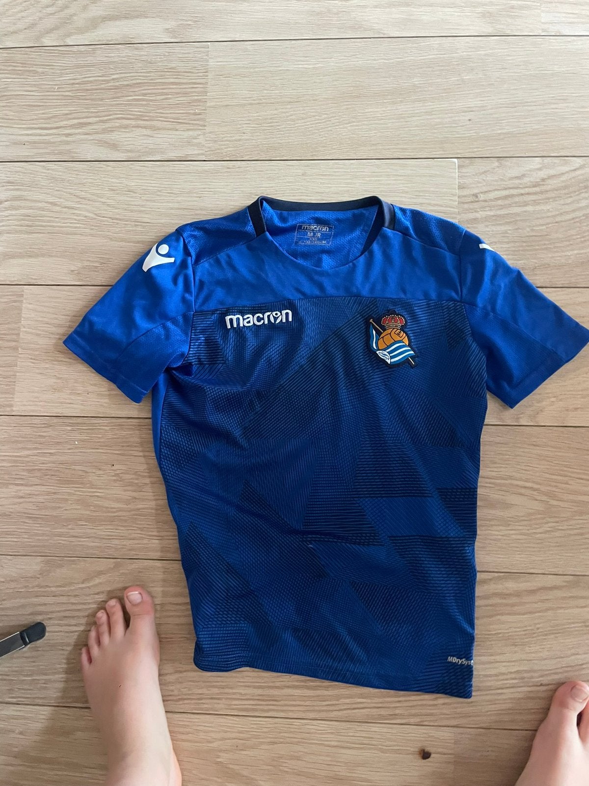 Real Sociedad Macron voetbalshirt - Maat M, Ophalen of Verzenden, Zo goed als nieuw, Voetbal, Maat 48/50 (M)