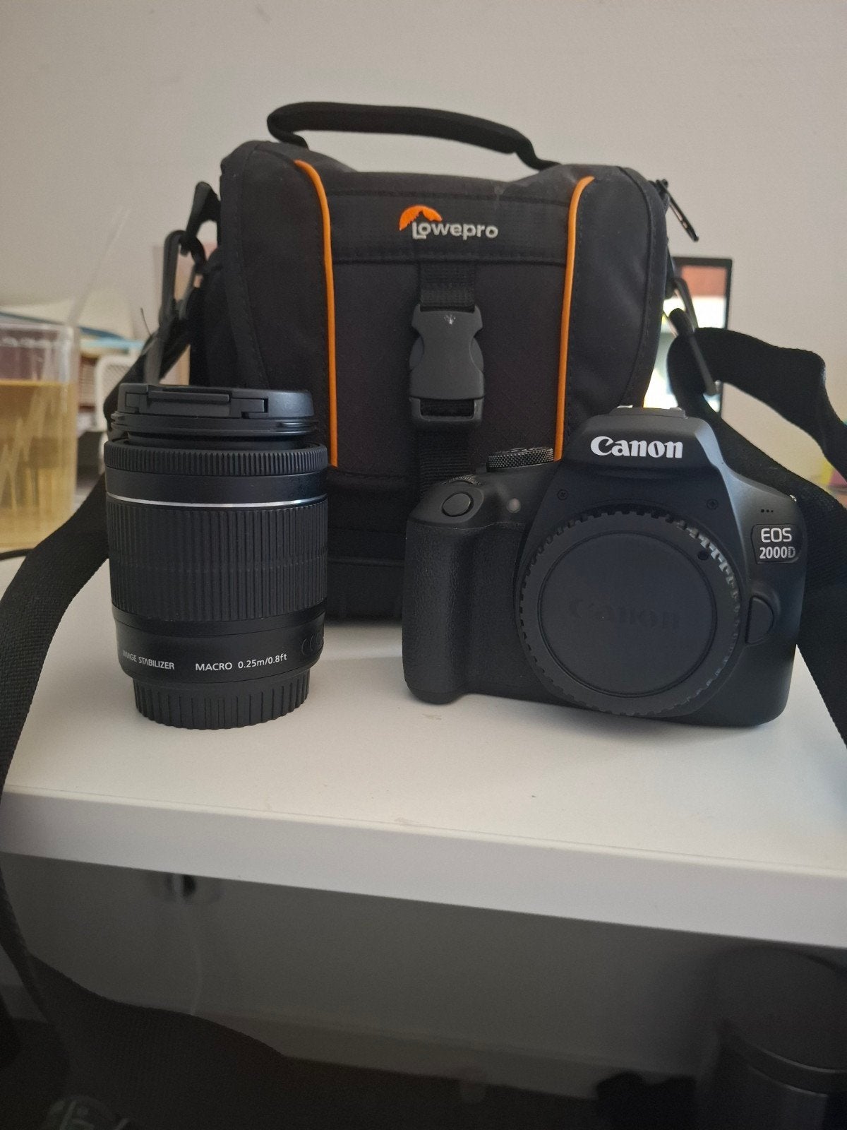 Canon EOS 2000D Spiegelreflexcamera met lens en tas oplader, Ophalen of Verzenden, Zo goed als nieuw, Spiegelreflex, Canon
