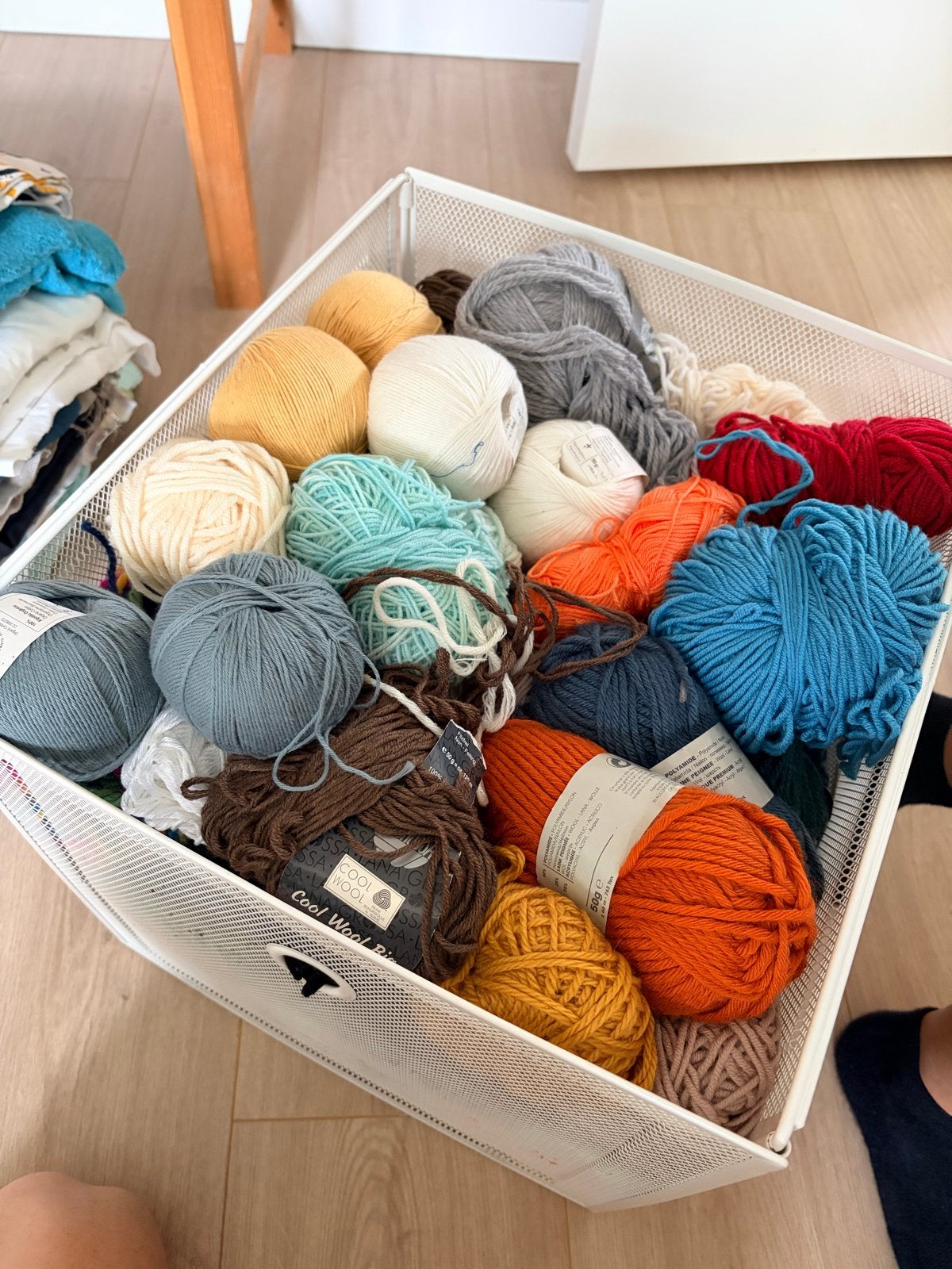 Grote partij wol en garen in diverse kleuren, Ophalen, Zo goed als nieuw, Breien of Haken, Wol of Garen