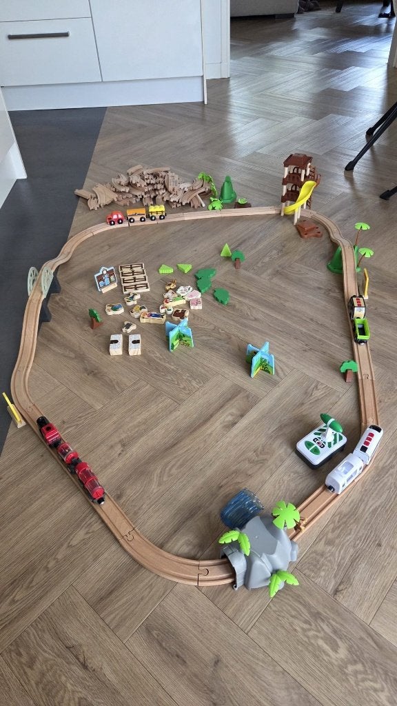 Uitgebreide Playtive houten treinbaan met toebehoren, Ophalen, Zo goed als nieuw