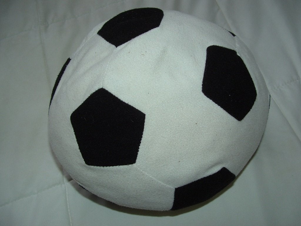 IKEA VOETBAL SPARKA VELOURS WIT MET VIJFHOEKIGE ZWARTE, Ophalen of Verzenden, Nieuw, Overige typen