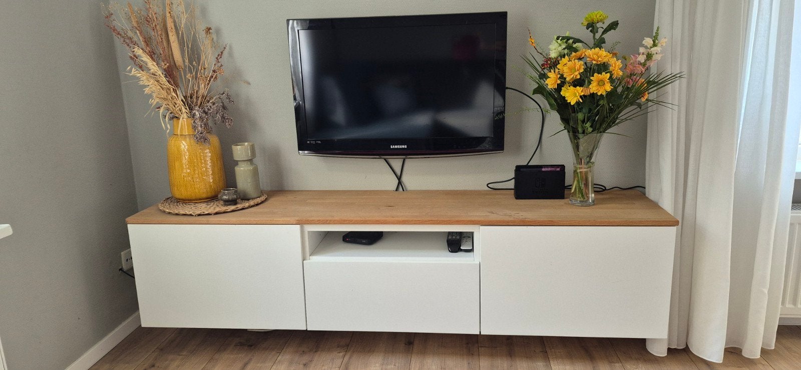 Besta TV-meubel, wit met houten blad, Huis en Inrichting, Gebruikt, Modern, Scandinavisch, 150 tot 200 cm, Minder dan 100 cm