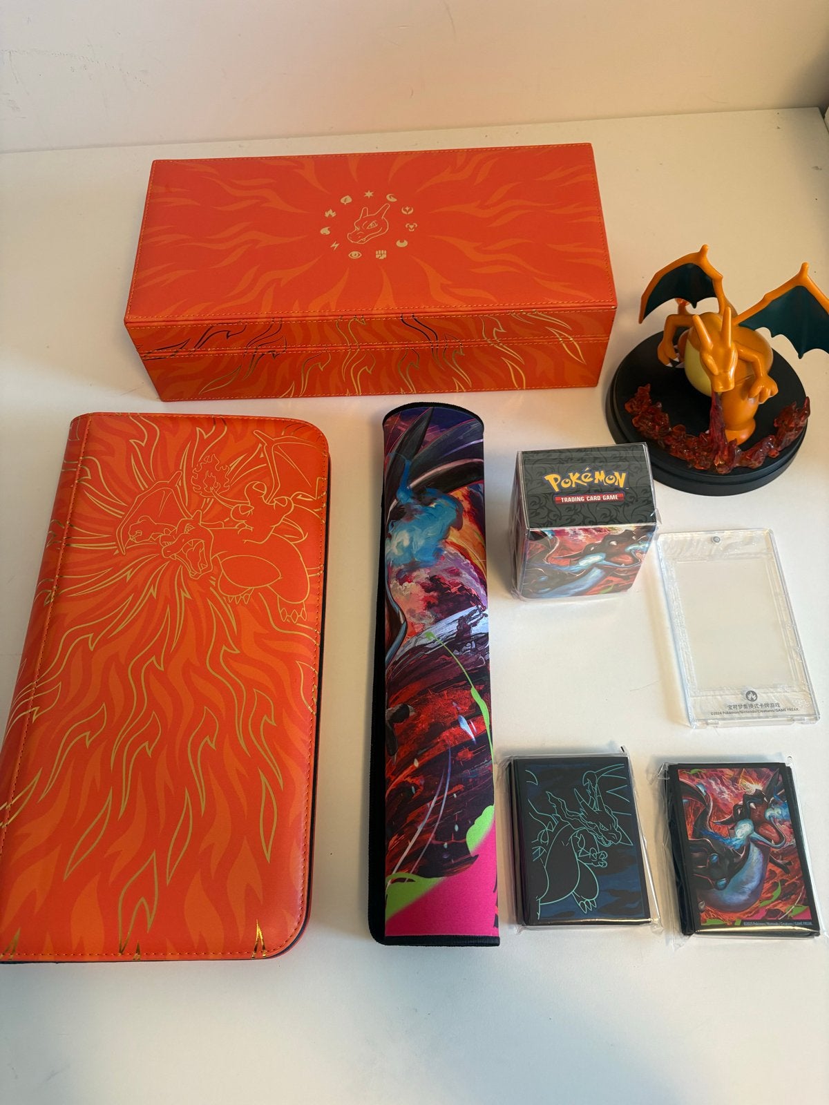 Pokémon TCG Charizard Accessoires Set - Binder, Playmat, etc, Hobby en Vrije tijd, Verzamelkaartspellen | Pokémon, Ophalen of Verzenden