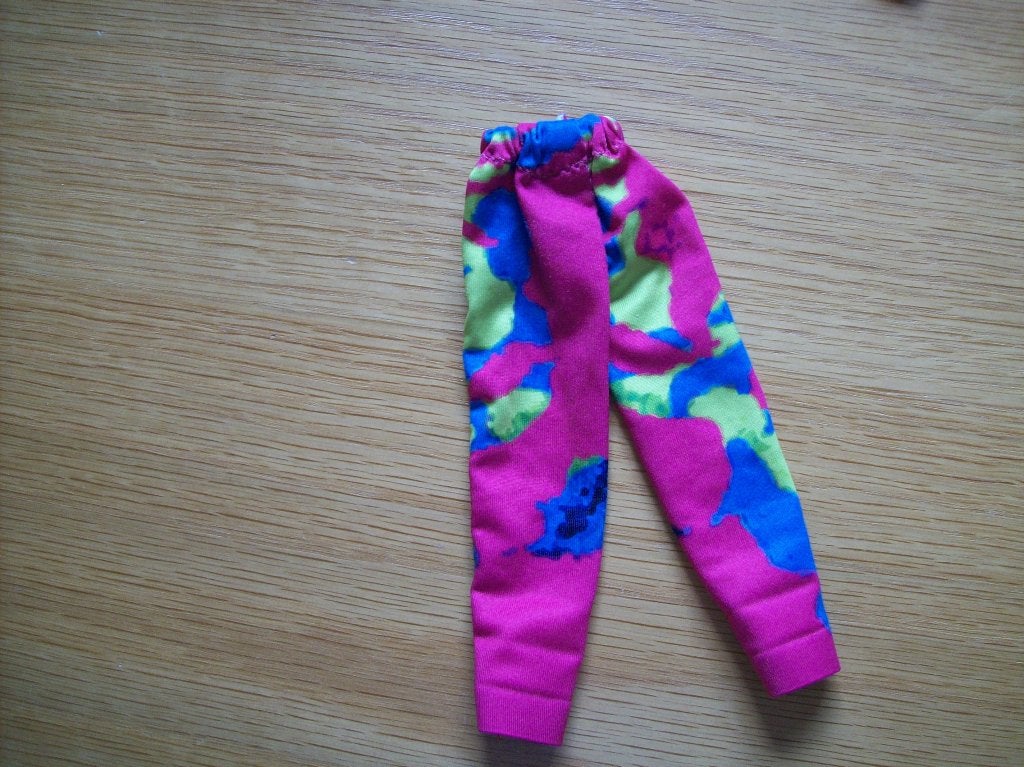 eigen gemaakte poppen kleertjes leggingen en pyjamaatjes, Ophalen of Verzenden, Nieuw, Barbie