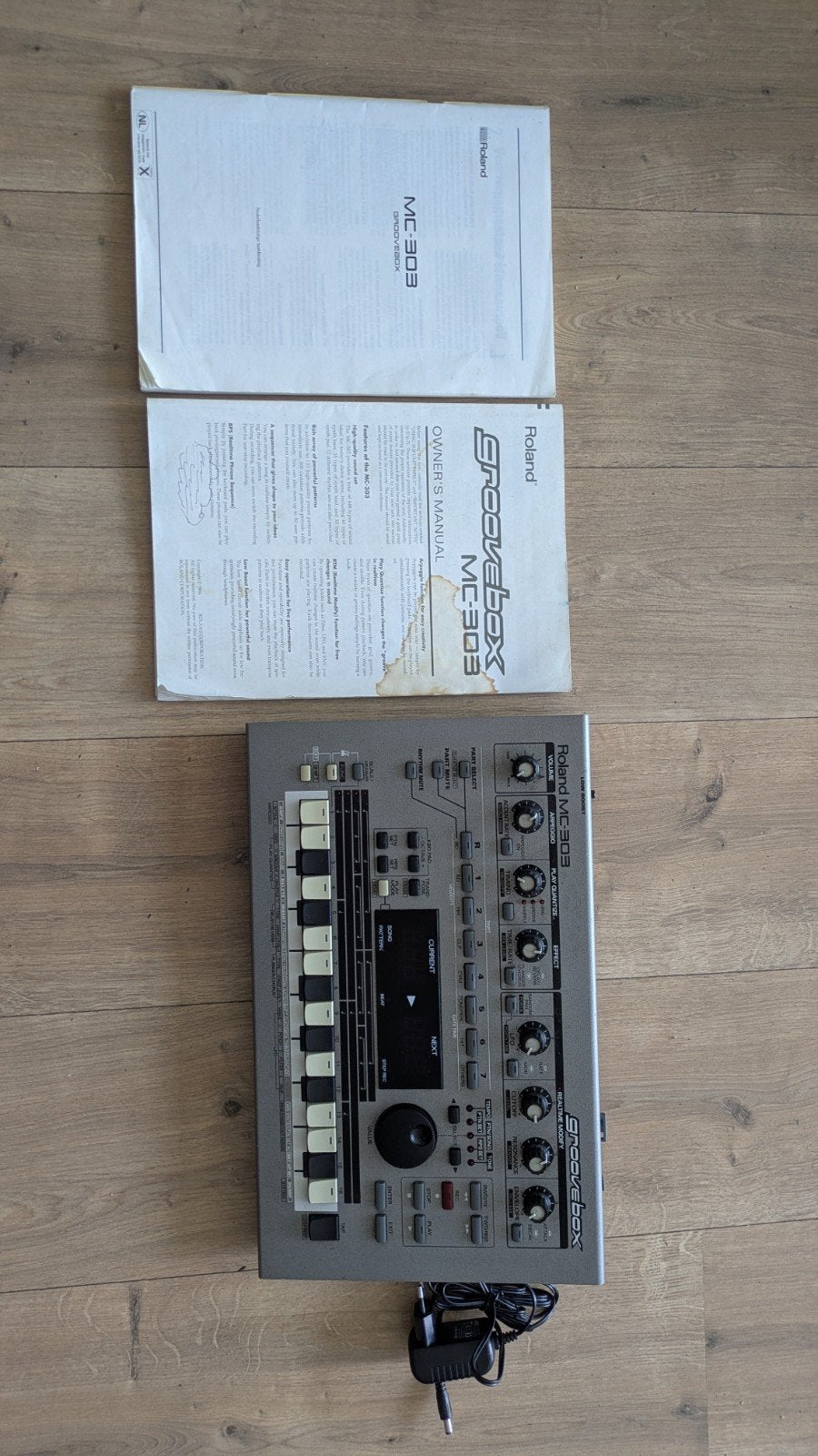Roland MC-303 Groovebox - Synthesizer/Sequencer, Gebruikt, Roland, Met midi-aansluiting, Overige aantallen