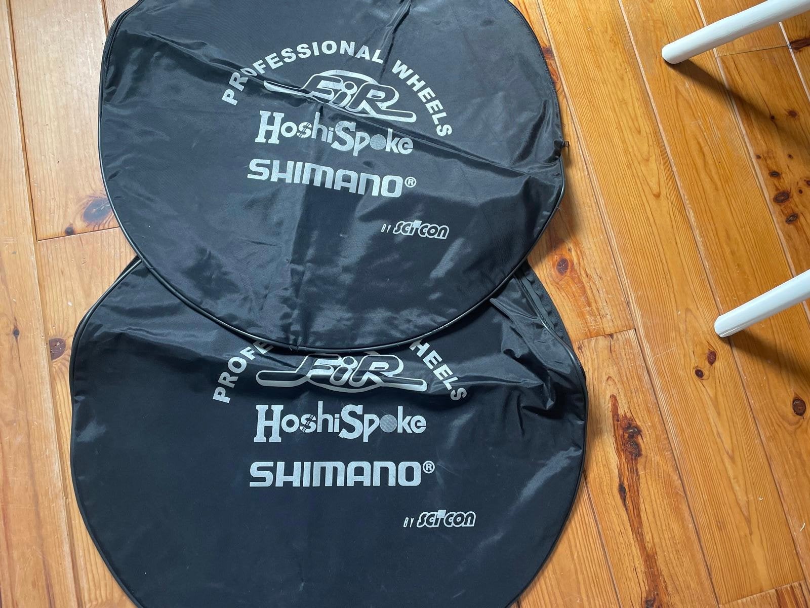 Twee Shimano wieltassen…, Fietsen en Brommers, Fietsaccessoires | Overige Fietsaccessoires, Ophalen of Verzenden, Zo goed als nieuw