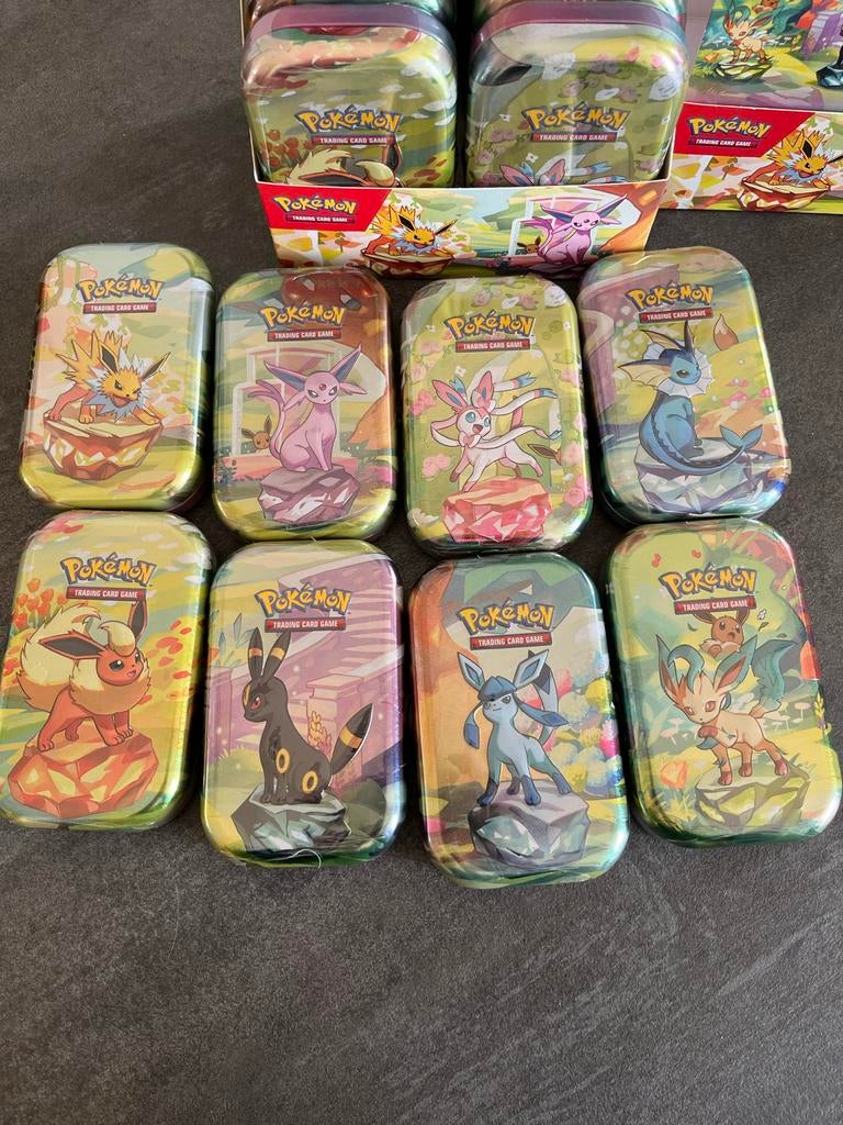 Pokémon Prismatic Evolutions Mini Tin - Eeveelutions, Ophalen of Verzenden, Nieuw, Overige typen