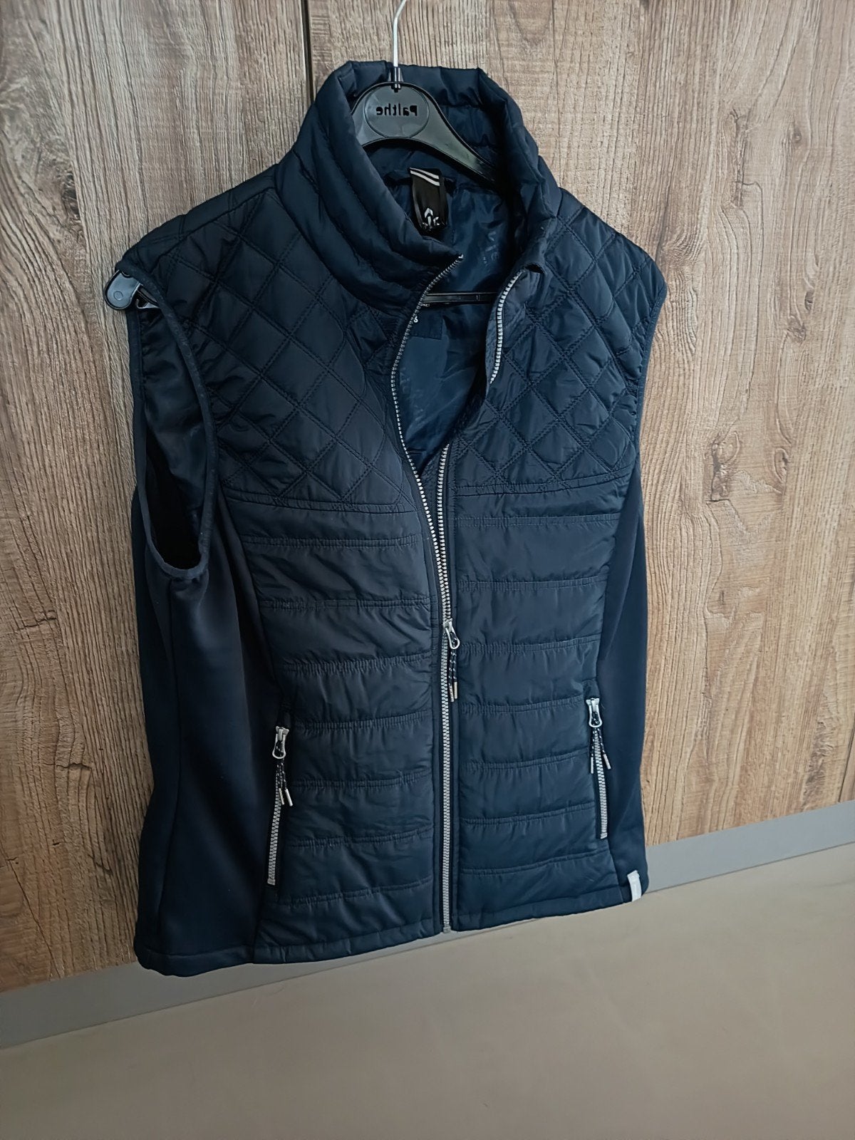 Nieuwe bodywarmer kjelvik met kleine beschadiging maat m/l, Ophalen of Verzenden, Zo goed als nieuw, Blauw
