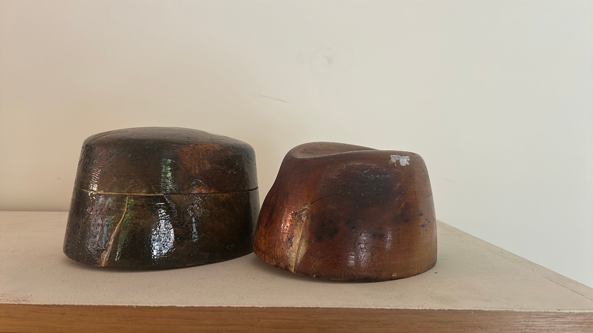 2 oude hoedemallen, Ophalen of Verzenden