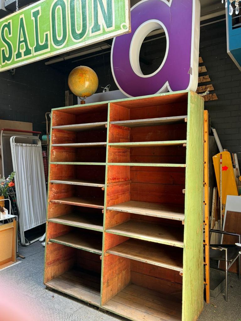 prachtige houten vintage industriele kast uit oude fabriek, Verzamelen, Retro, Huis en Inrichting, Ophalen
