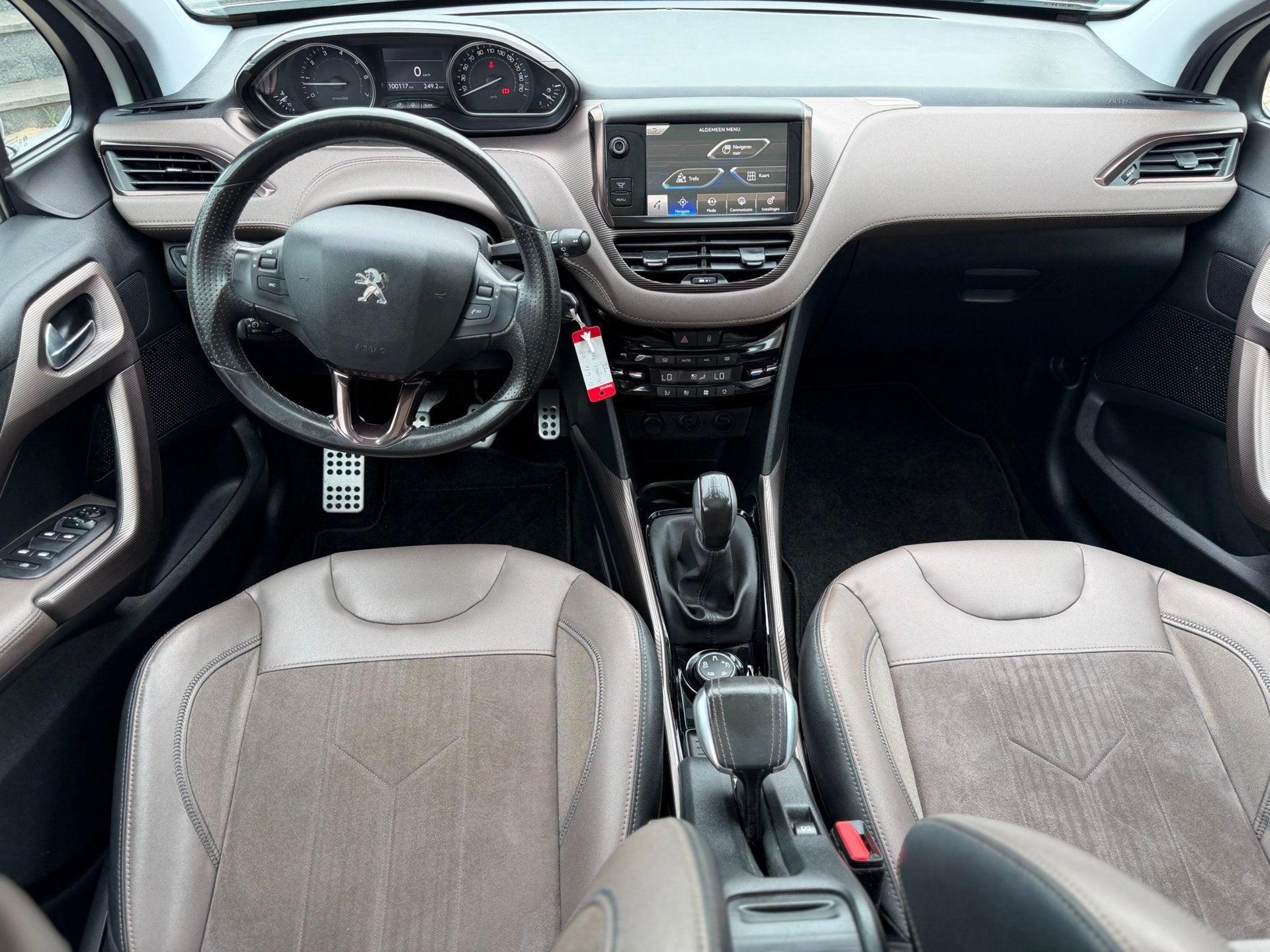 Peugeot 2008 1.6 VTi Féline Sports/ Pano/ Leder/ Navigatie/, Auto's, Voorwielaandrijving, Euro 5, Gebruikt, 1270 kg