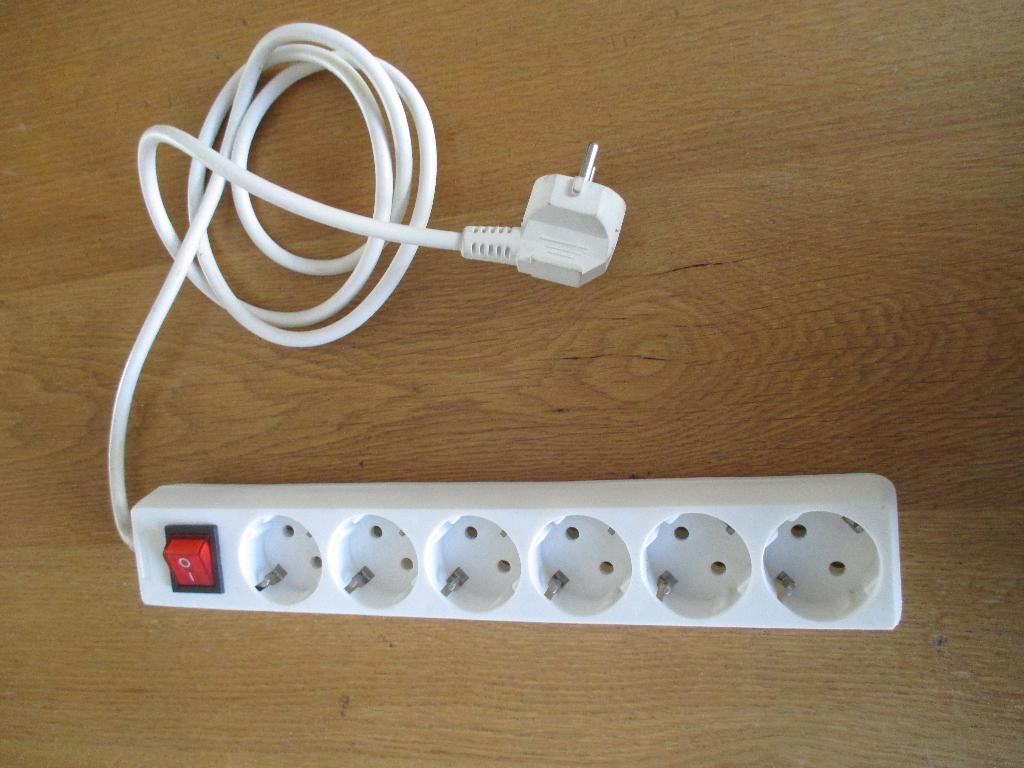 Tafel stekkercontactdoos met schakelaar., Doe-het-zelf en Verbouw, Ophalen of Verzenden, Zo goed als nieuw, Stopcontact