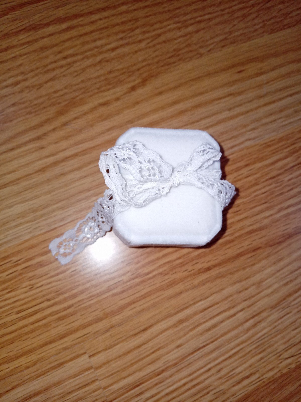 Rimgdoosss: verloving- trouwring doosje met kant - Perfect v, Ophalen of Verzenden, Zo goed als nieuw, Wit, Accessoires