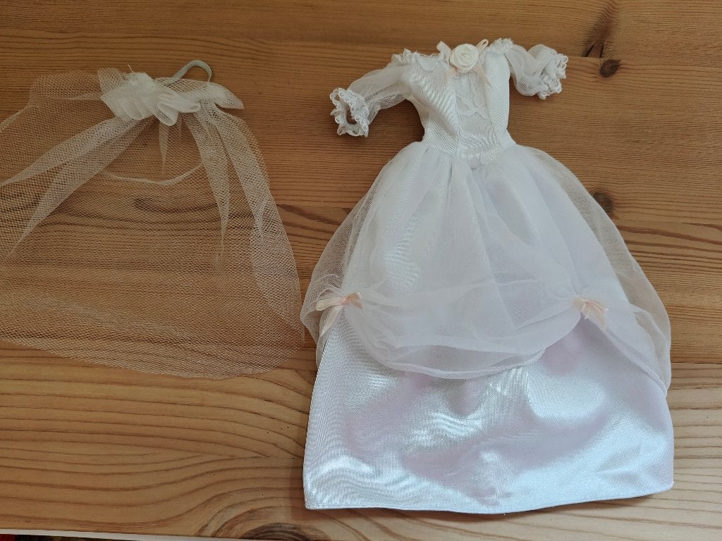Barbie bruidsjurk met label en sluier jurk, Ophalen, Zo goed als nieuw, Barbie