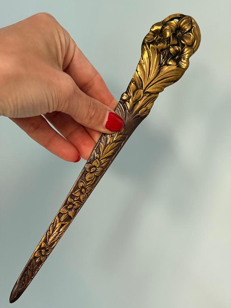 Antieke bronzen briefopener art deco met bloemmotief, Antiek en Kunst, Ophalen of Verzenden