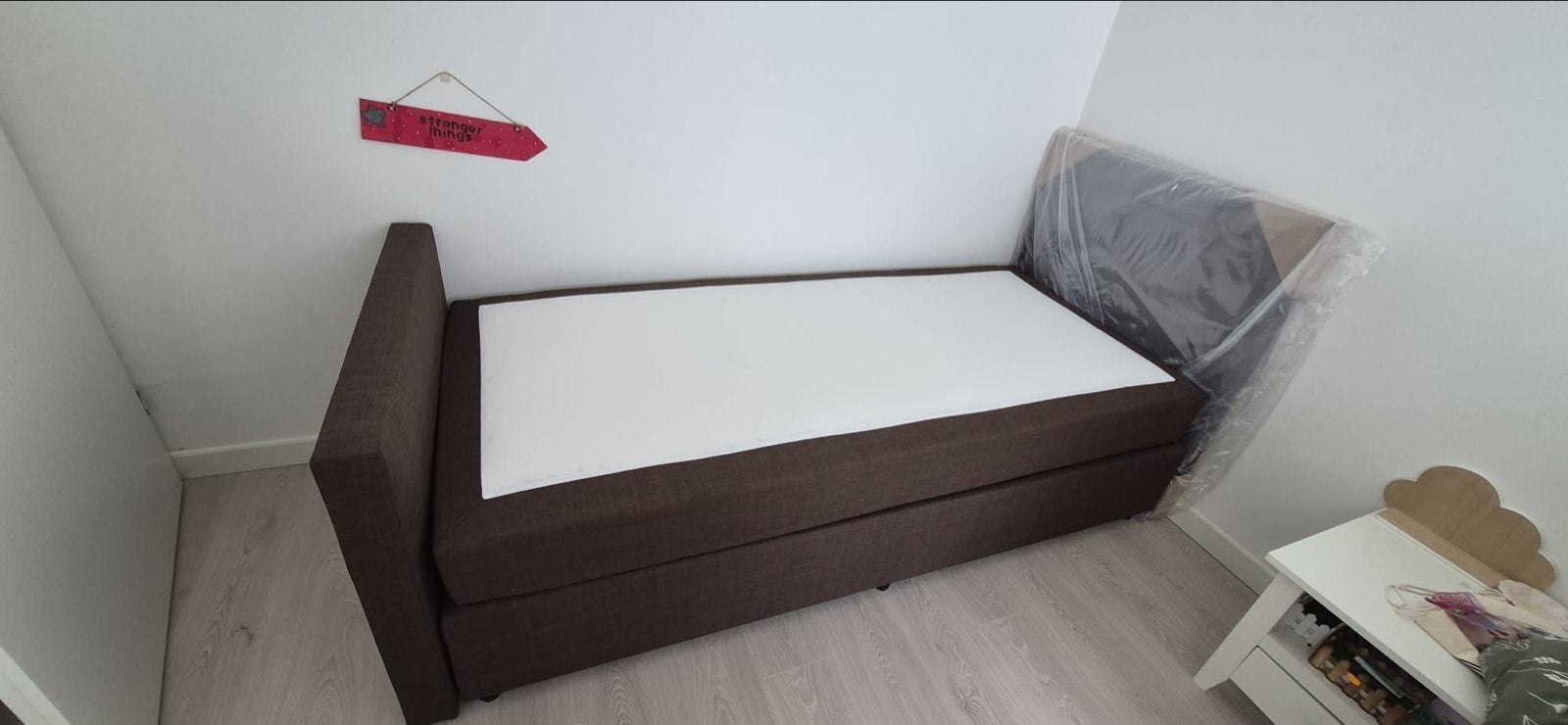 Nieuw! eenpersoons boxspring bed, Ophalen, 90 cm, Eenpersoons, Bruin