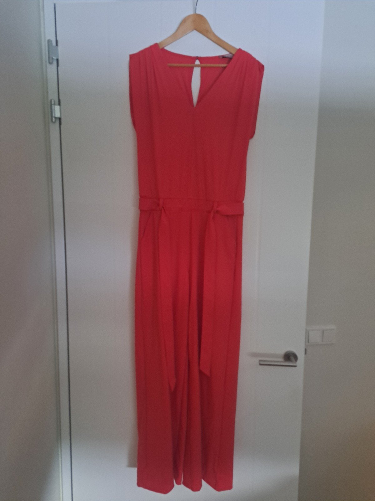 Koraalrode jumpsuit Laure Studio Anneloes M, Kleding | Dames, Jumpsuits, Maat 38/40 (M), Studio Anneloes, Ophalen of Verzenden