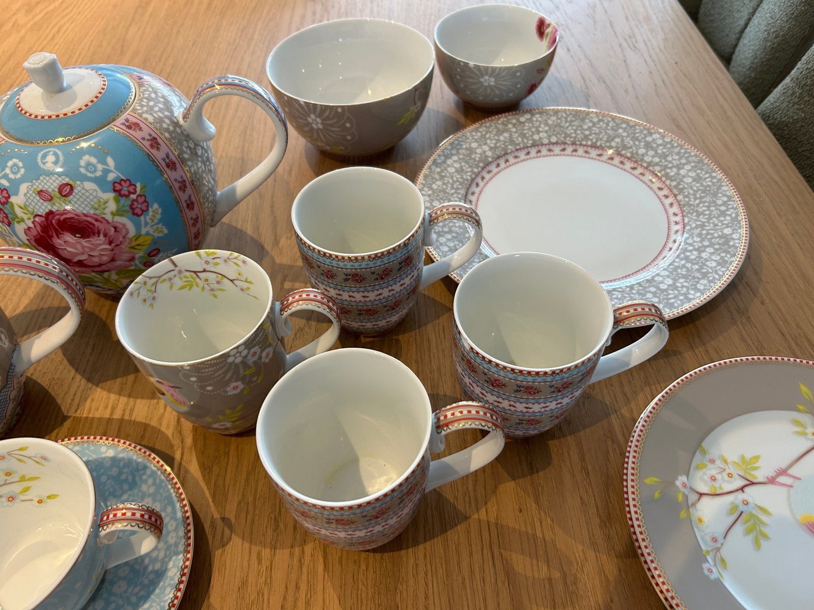Pip Studio servies - Compleet theeservies en meer, Huis en Inrichting, Keuken | Servies, Ophalen of Verzenden, Zo goed als nieuw