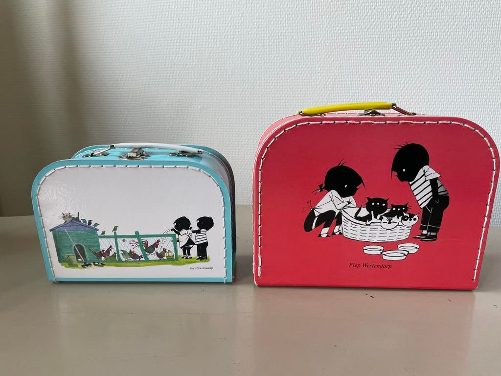 2 kartonnen koffertjes Jip en Janneke, Kinderen en Baby's, Speelgoed | Overig, Ophalen of Verzenden, Gebruikt, Jongen of Meisje