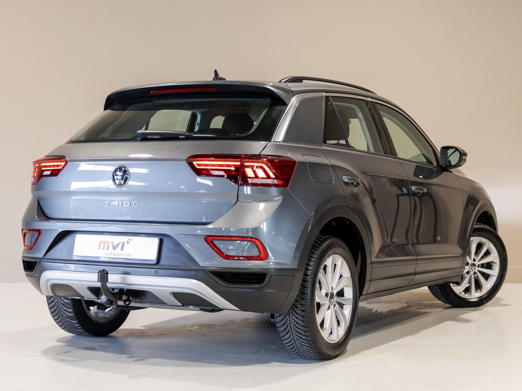 Volkswagen T-Roc 1.0 TSI Life Business / 110pk / Trekhaak /, Voorwielaandrijving, Dealer onderhouden, Stof, Met garantie (alle)