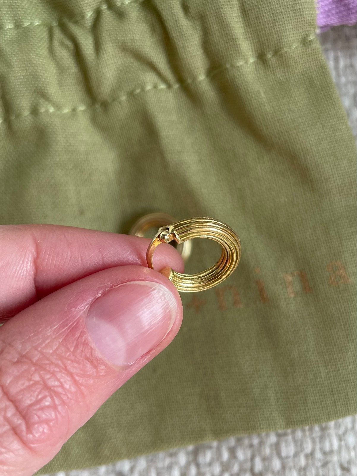 Single Pyramid Hoop Earring Goldplated Anna + Nina, Sieraden, Tassen en Uiterlijk, Ophalen, Zo goed als nieuw, Goud