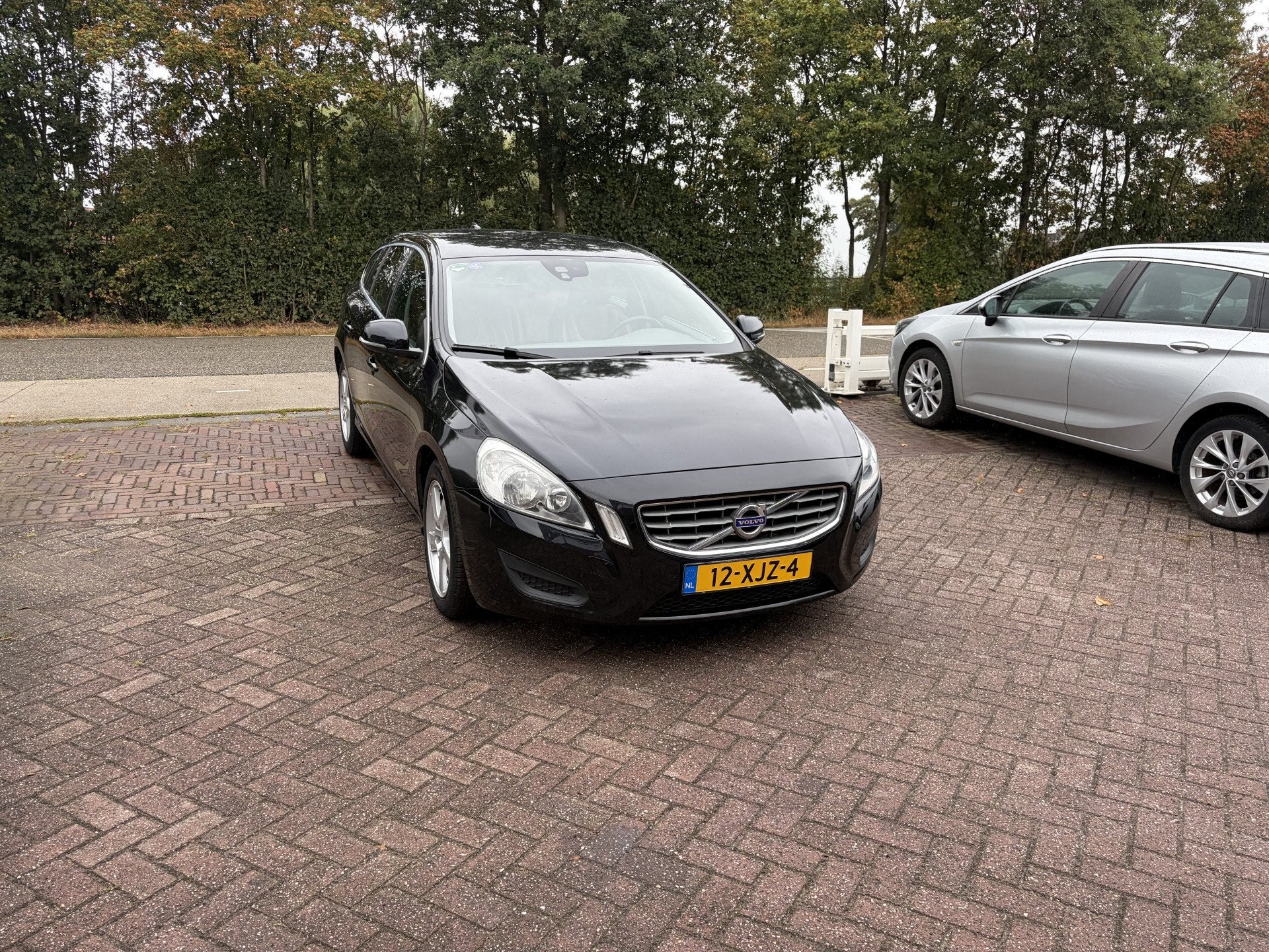 Volvo V60 1.6 T3 Momentum LEER STOELVERWARMING NAVI CLIMA, Auto's, Voorwielaandrijving, Gebruikt, 4 cilinders, 150 pk