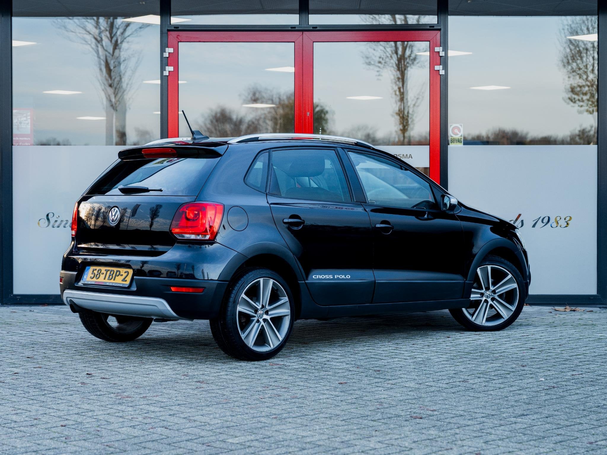 Volkswagen Polo 1.2 TSI Cross | Trekhaak | Origineel NL | Na, Auto's, Volkswagen, Voorwielaandrijving, Zwart, Zwart, Origineel Nederlands