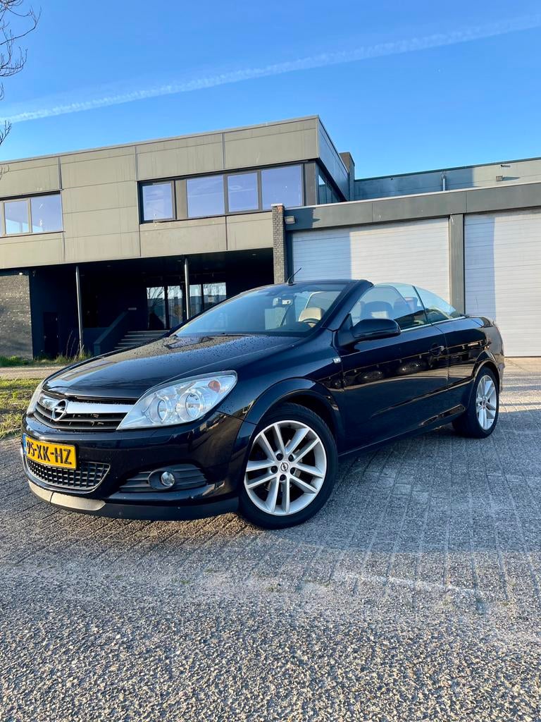 Opel Astra 1.8 16V CABRIO 2007 / CARPLAY / CRUISE / NETJES!!, Auto's, Opel, Euro 5, 4 cilinders, Cabriolet, 4 stoelen