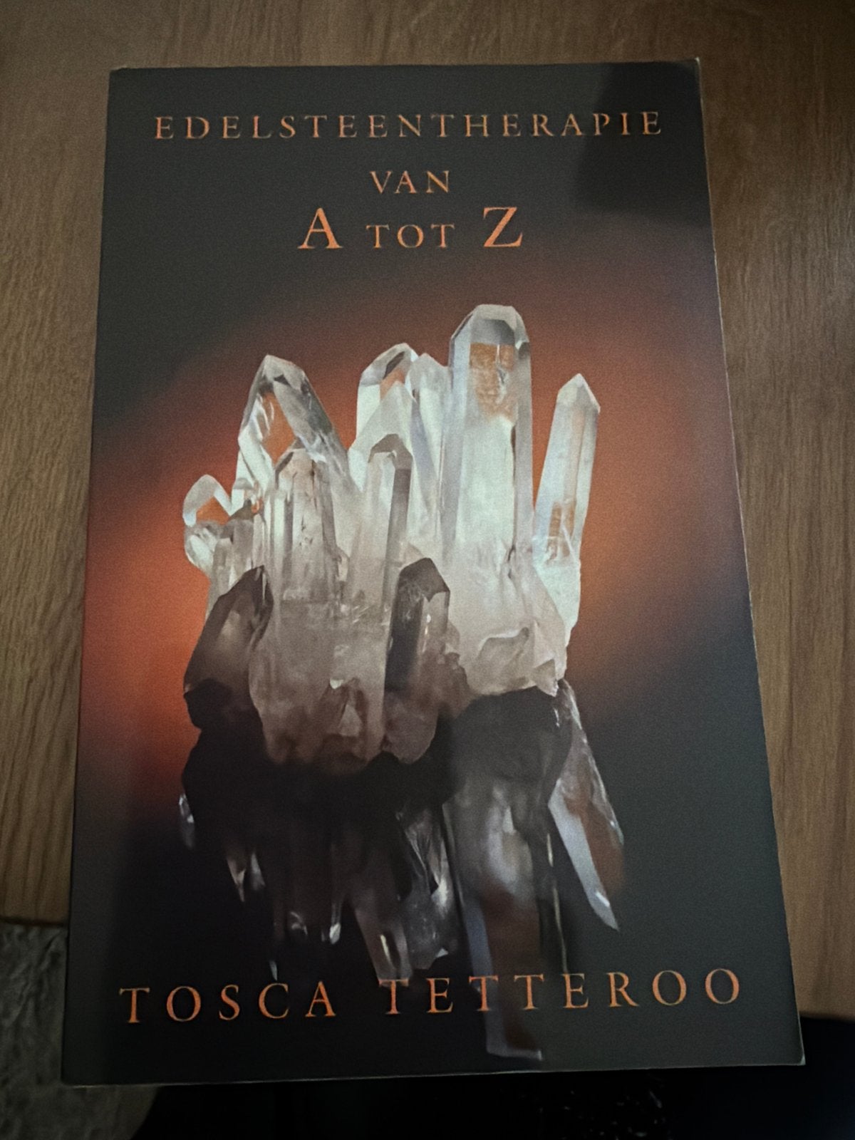 HKL.  Edelsteentherapie van A tot Z - Tosca Tetteroo, Ophalen of Verzenden, Gelezen, Spiritualiteit algemeen, Achtergrond en Informatie